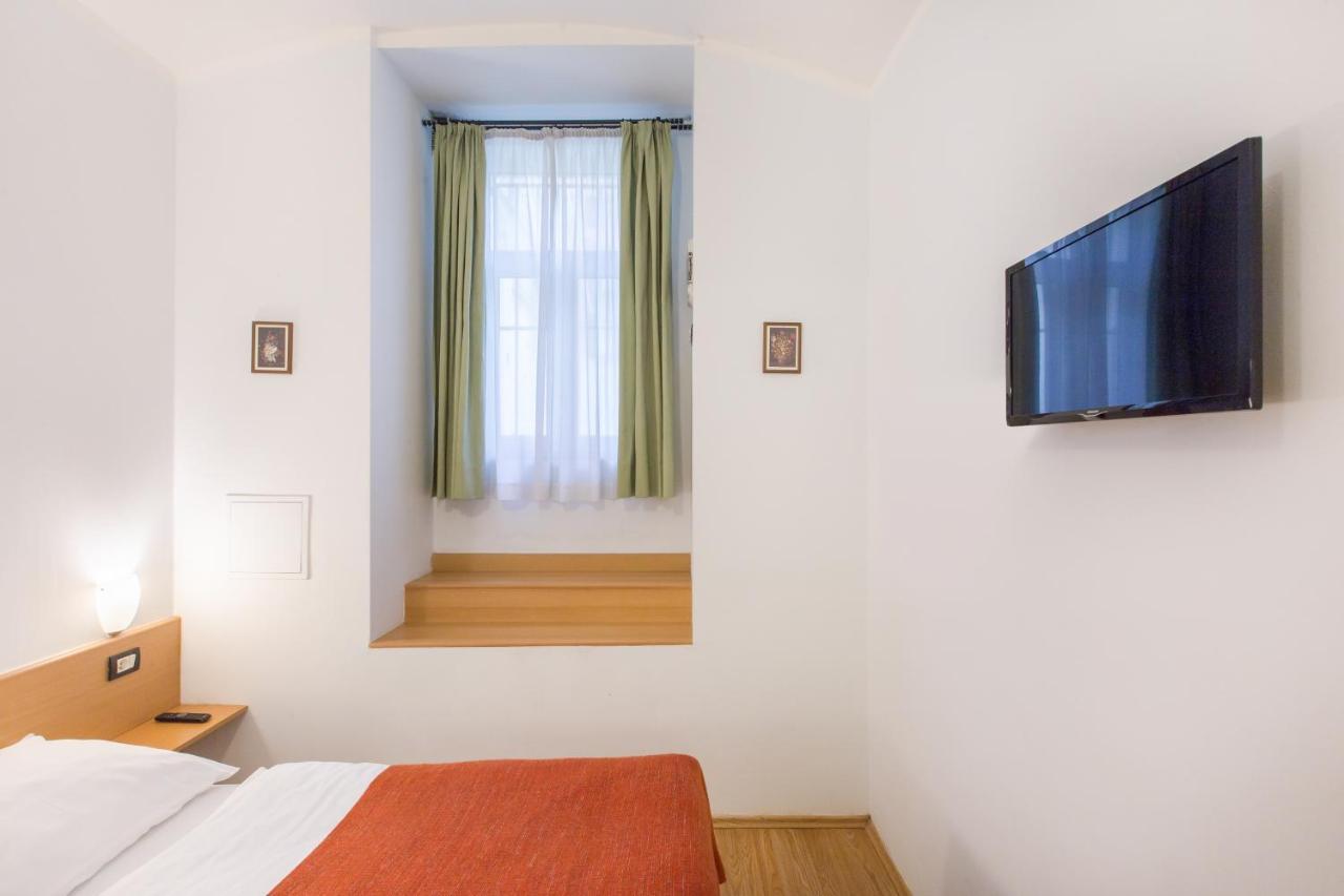 Duskova Apartments Praha Bagian luar foto