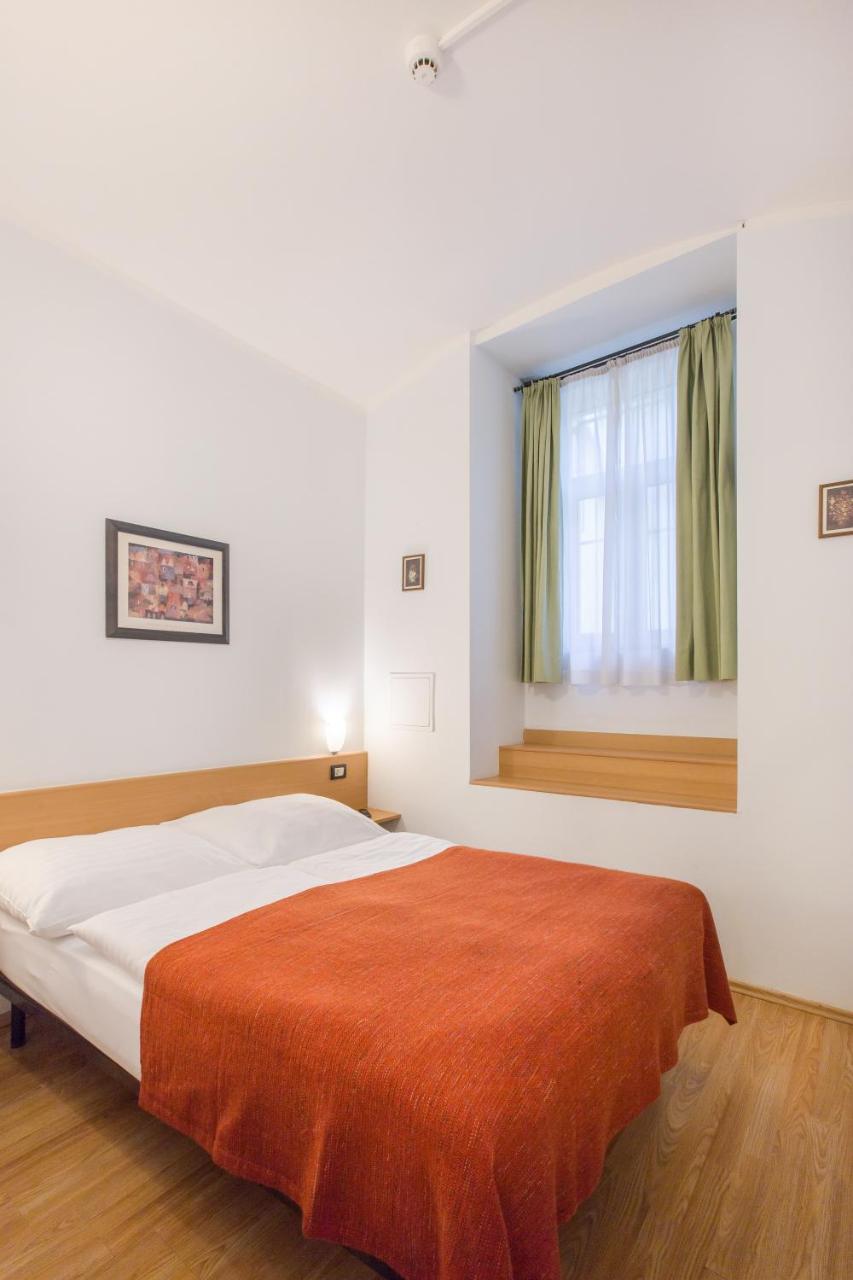 Duskova Apartments Praha Bagian luar foto