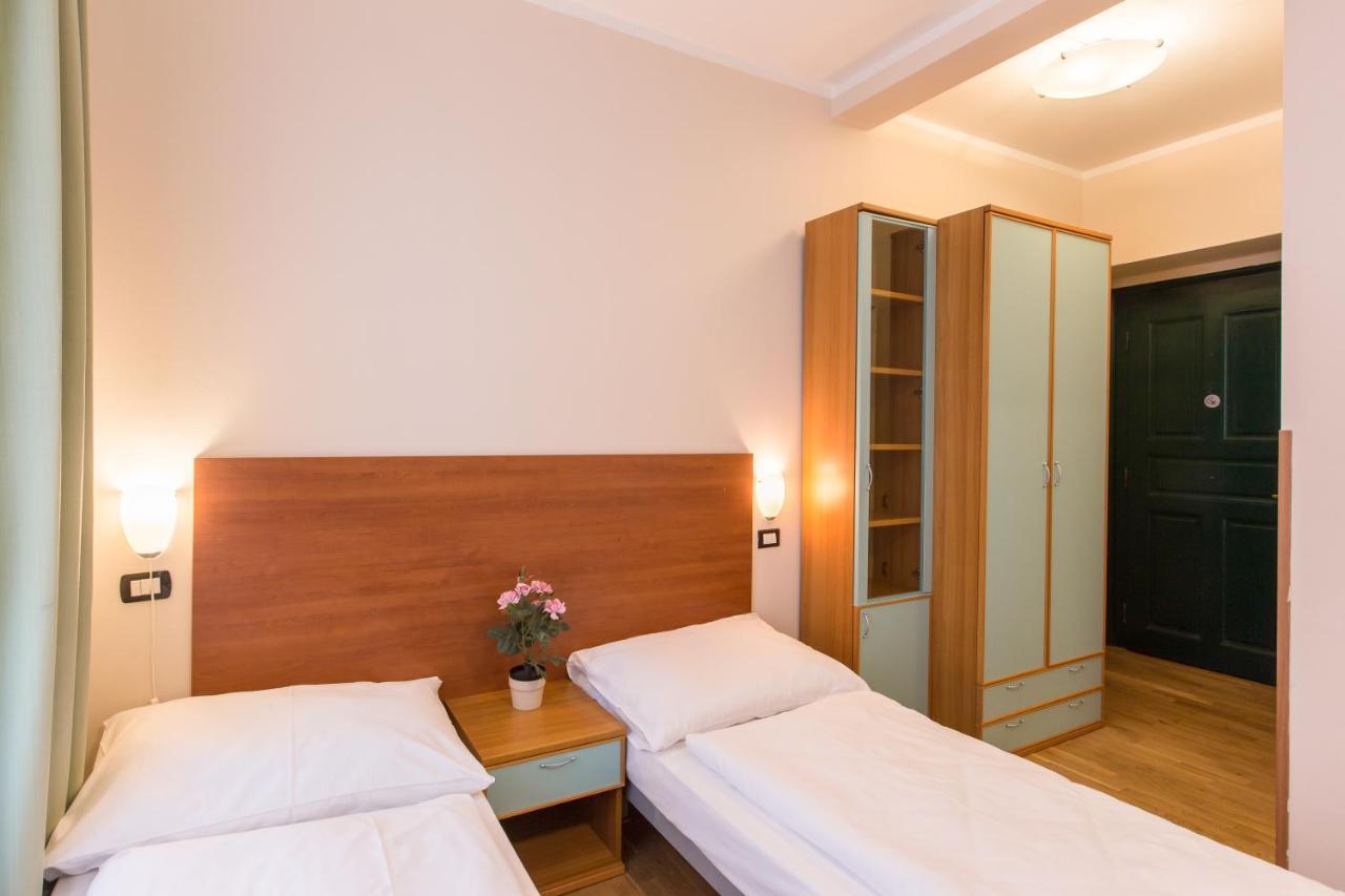 Duskova Apartments Praha Bagian luar foto