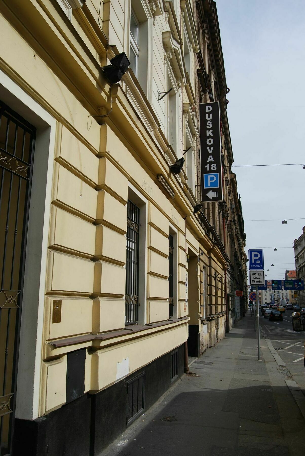 Duskova Apartments Praha Bagian luar foto